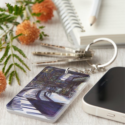 ピアノを叩く キーホルダー (正面右)