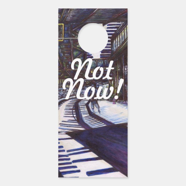 ピアノを叩く ドアノブサイン (正面)