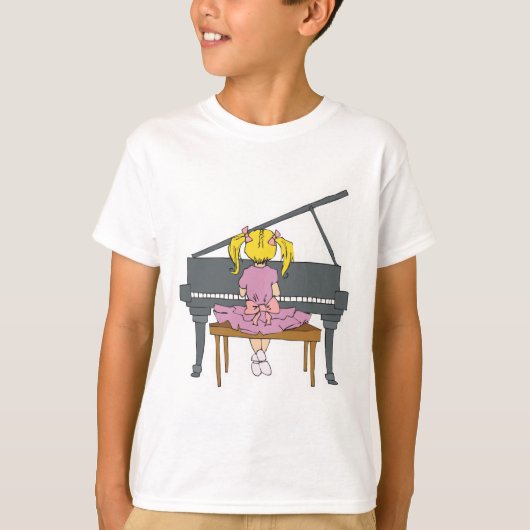 ピアノを弾く小さな女の子 Tシャツ (正面)