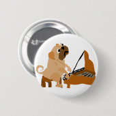 ピアノを遊んでいるおもしろいなパグ犬 缶バッジ (正面&裏面)