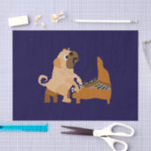 ピアノを遊んでいるおもしろいなパグ犬 薄葉紙 (クラフト)