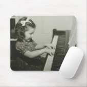 ピアノを遊んでいる女の子 マウスパッド (マウス)