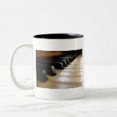 ピアノスタイリッシュの鍵盤の音楽 ツートーンマグカップ (左)