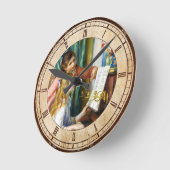 ピアノピエールAugusteルノアールの絵を描くことの女の子 ラウンド壁時計 (傾斜)