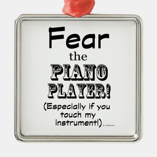 ピアノ奏者を恐れる メタルオーナメント (正面)