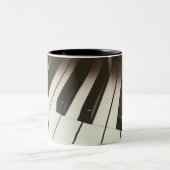 ピアノ鍵スタイリッシュ – 白黒の写真 ツートーンマグカップ (中央)
