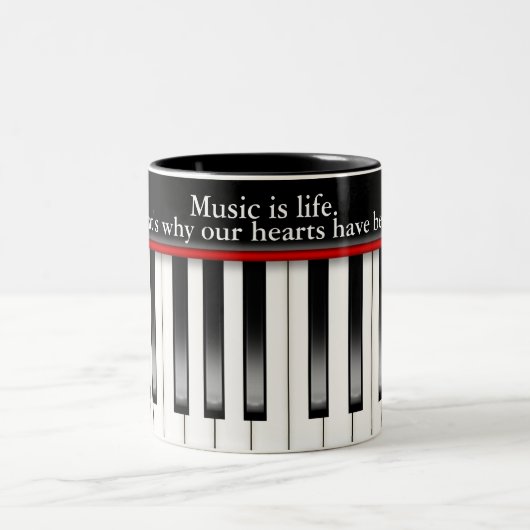 ピアノ鍵盤と音楽引用文 ツートーンマグカップ (中央)