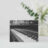 ピアノ、音楽は空気はがきに入っている ポストカード (スタンド正面)