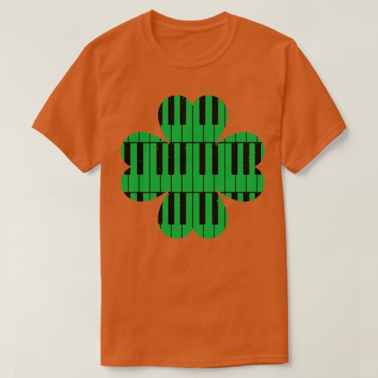ピアノSt patricks dayクローバーアイリッシュギフトアイディア Tシャツ (デザイン正面)