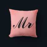 ピエレガントンクの羊皮紙とミス・アンド・ミセス クッション<br><div class="desc">ピンク色のパーチメント「Mr. and Mrs.」を使エレガント用して、家に結婚の飾りを付けます。 枕。 ピンクのパーチメントのデザインを、草むらの黒い書フォントで飾ると、こカスタマイズのまくらは好きなだけでも楽しめる。</div>