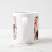 ピエロが馬に乗って女性に花を手渡す ジャンボコーヒーマグカップ (裏面)