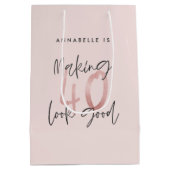 ピガーリーッスタイリッシュクモダングリッター40歳の誕生日 ミディアムペーパーバッグ (裏面)