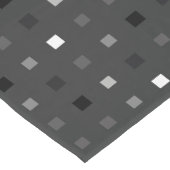 ピクセルよくはしゃぐチェックの黒いグレーのパターン ショートテーブルランナー (コーナー)