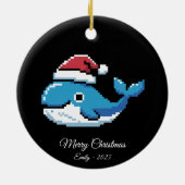 ピクセルアートの青いクジラのサンタ帽子 セラミックオーナメント (裏面)