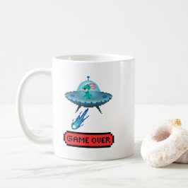 ピクセルアートの「ゲームオーバー」エイリアンUFO宇宙船 コーヒーマグカップ