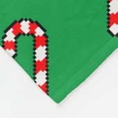 ピクセルアートCANDY CAPEパターン – 黒い輪郭 フリースブランケット (角)