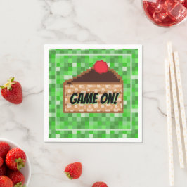 ピクセル化されたゲーマーグリーンピクセルケーキスライス折りたたみ スタンダードカクテルナプキン