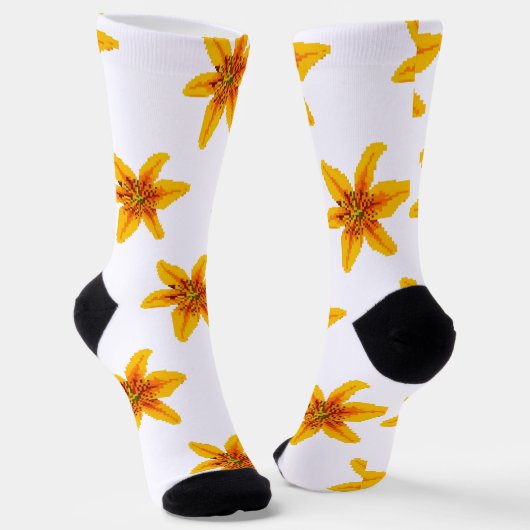 ピクセル化された黄色いユリの花 ソックス (傾斜あり)