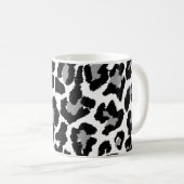 ピクデザインズの黒と白のヒョウ柄 コーヒーマグカップ (正面右)