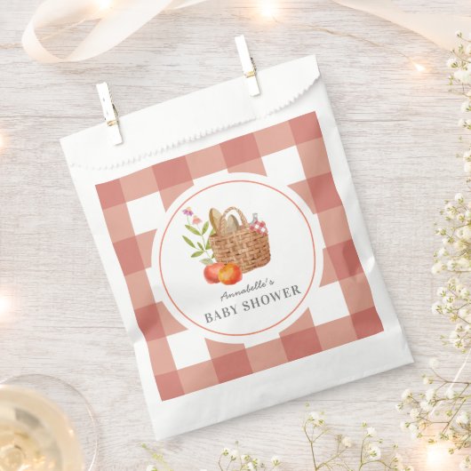 ピクニックバスケット赤いギンガムベビーシャワー フェイバーバッグ (クリップ留めされた状態)