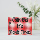 ピクニック時間だ!赤い市松模様にテーブルクロス(アリ付き) インビテーションポストカード (スタンド正面)