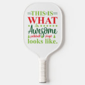 ピクルスはおもしろいスポーツアクセサリーホワイトのように見える ピックルボールラケット (正面)