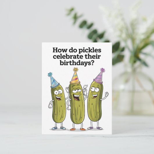 ピクルスは誕生日をどうやって面白く祝うの ポストカード (スタンド正面)