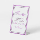 ピクルス結婚ボパーソナライズされたールのラベンダーと白 台座サイン (正面)