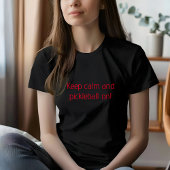 ピクルボールで生きる女性の赤い文字 Tシャツ