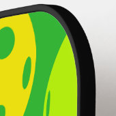 ピクルボールを乗せたピクルボールパドル! ピックルボールラケット (左詳細)