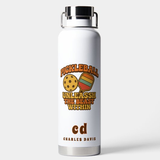 ピクルボールオレンジおもしろい引用文レトロモノグラム ウォーターボトル (背面)