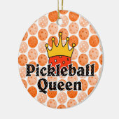 ピクルボールクイーン – オレンジ色のボール着用金ゴールドクラウン セラミックオーナメント (左)