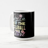 ピクルボールコートのクイーンカラフル- コーヒーマグカップ (正面左)