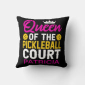 ピクルボールコートパーソナライズされた名の女王 クッション (裏面)