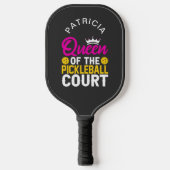 ピクルボールコートモノグラム名のクイーン ピックルボールラケット (正面)