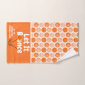 ピクルボールサーブでオレンジ色に跳ねパーソナライズされたる ハンドタオル (ハンドタオル)