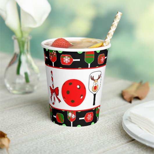 ピクルボールジョイクリスマスパーティー赤い緑オンブラック 紙コップ (インサイチュ)