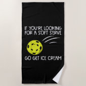 ピクルボールソフトサーブアイスクリームピクルボールミー ビーチタオル (正面)