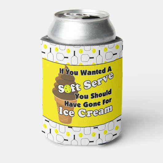 ピクルボールソフトサーブ、代わりにアイスクリームに行く 缶クーラー (缶裏面)