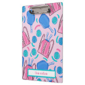 ピクルボールパドルとボールピンクカスタム クリップボード (左)