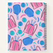 ピクルボールパドルとボールピンク名門私立校風のカスタム ノートブック (裏面)