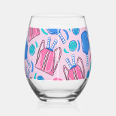 ピクルボールパドルとボールピンク名門私立校風の色 ステムなしワイングラス (左)