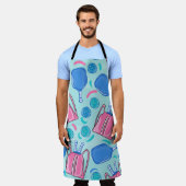ピクルボールパドルとボールブルーキッチン エプロン (着用した状態)