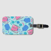 ピクルボールパドルとボールブルー名門私立校風の ラゲッジタグ (正面横)