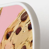 ピクルボールパドルにクッキーが乗っている ピックルボールラケット (左詳細)