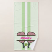 ピクルボールパドルグリーンピンクギフトパーソナライズされたギフト バスタオル (バスタオル)