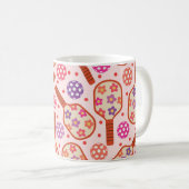 ピクルボールパドルレトロ花模様 コーヒーマグカップ (正面右)