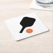 ピクルボールパドル&オレンジピックボール スクエアペーパーコースター (アングル)