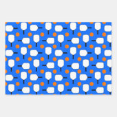 ピクルボールパドル、オレンジ色のピックルボールボール、ブルー ラッピングペーパーシート (正面2)