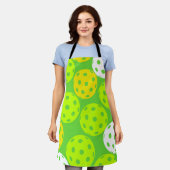 ピクルボール誕生日パーティーかわいいグリーンスポーツ エプロン (着用した状態)